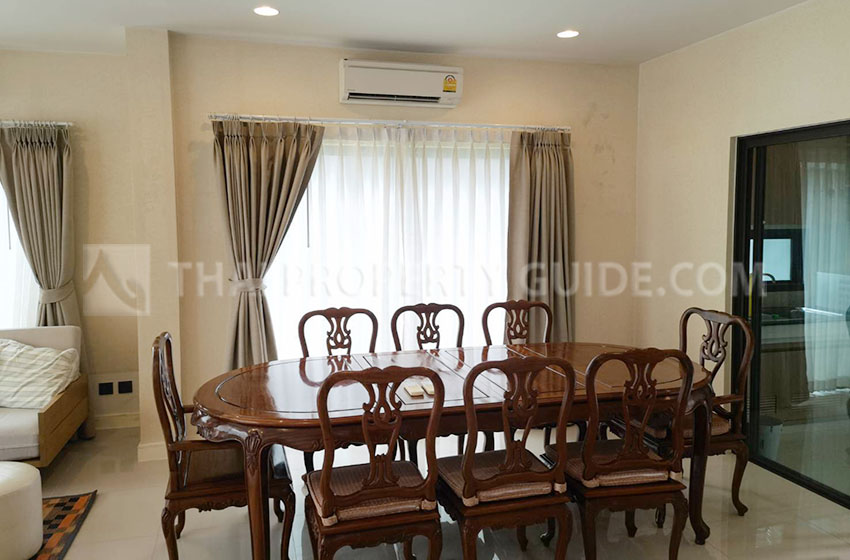 House with Shared Pool in Krung Thep Kritha 